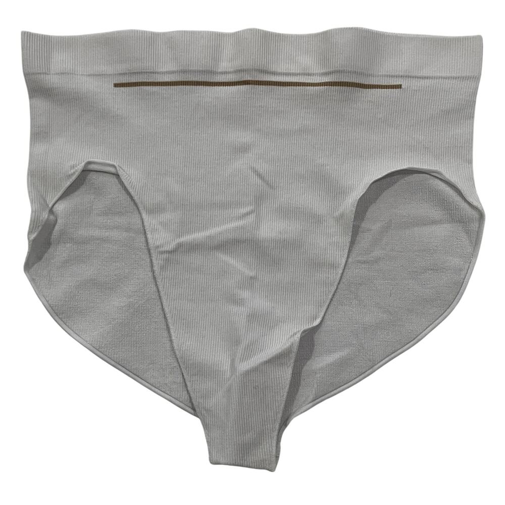 15-80 LUNYA Women's NWOT Seamless Modal Hipsters Panties White M/L